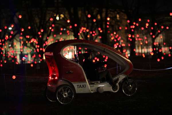 Taxibike Christmas Lights tour Geneva