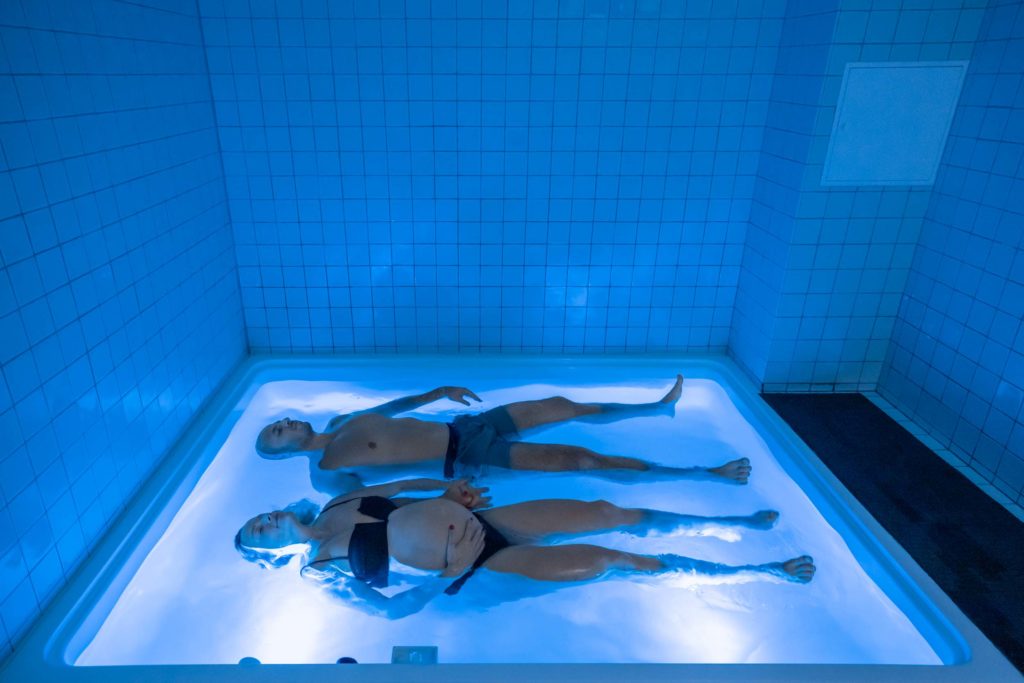 Two people floating at ORIGIN Float Experience in Geneva