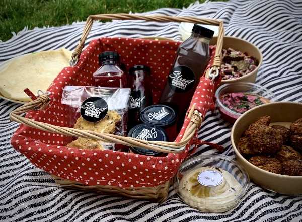 posh picnic with a view in geneva